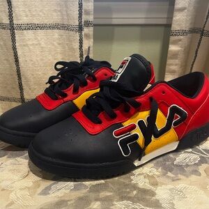 ••SOLD•• Men’s Fila Original Fitness Shoes Sneakers